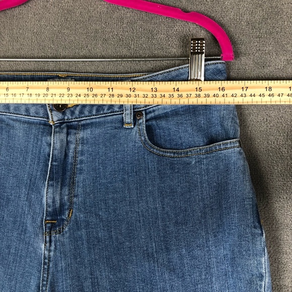 LL Bean Women’s Blue Denim Stretch Classic Fit Straight Leg jeans size 12R - Picture 6 of 8